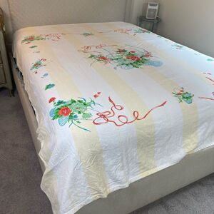 Vintage queen coverlet with Floral Design thin cotton cover